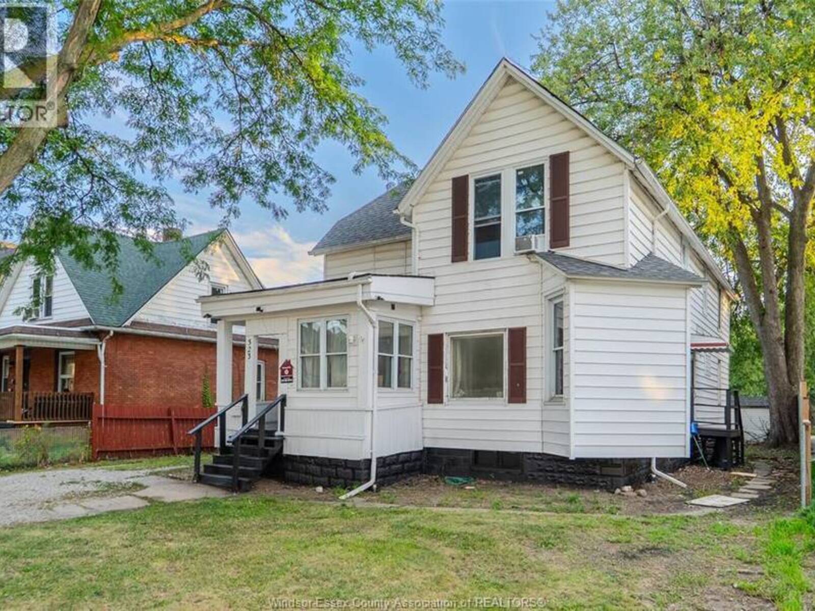 523 Caron AVENUE, Windsor, Ontario N8T 1C1