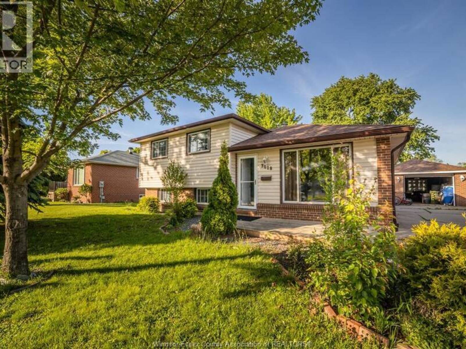 3018 GRANDVIEW STREET, Windsor, Ontario N8T 2L9
