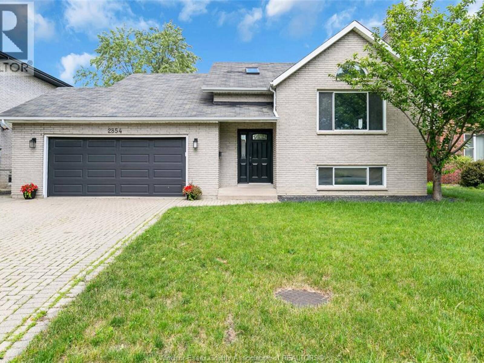 2854 MANGIN CRESCENT, Windsor, Ontario N9E 4K7