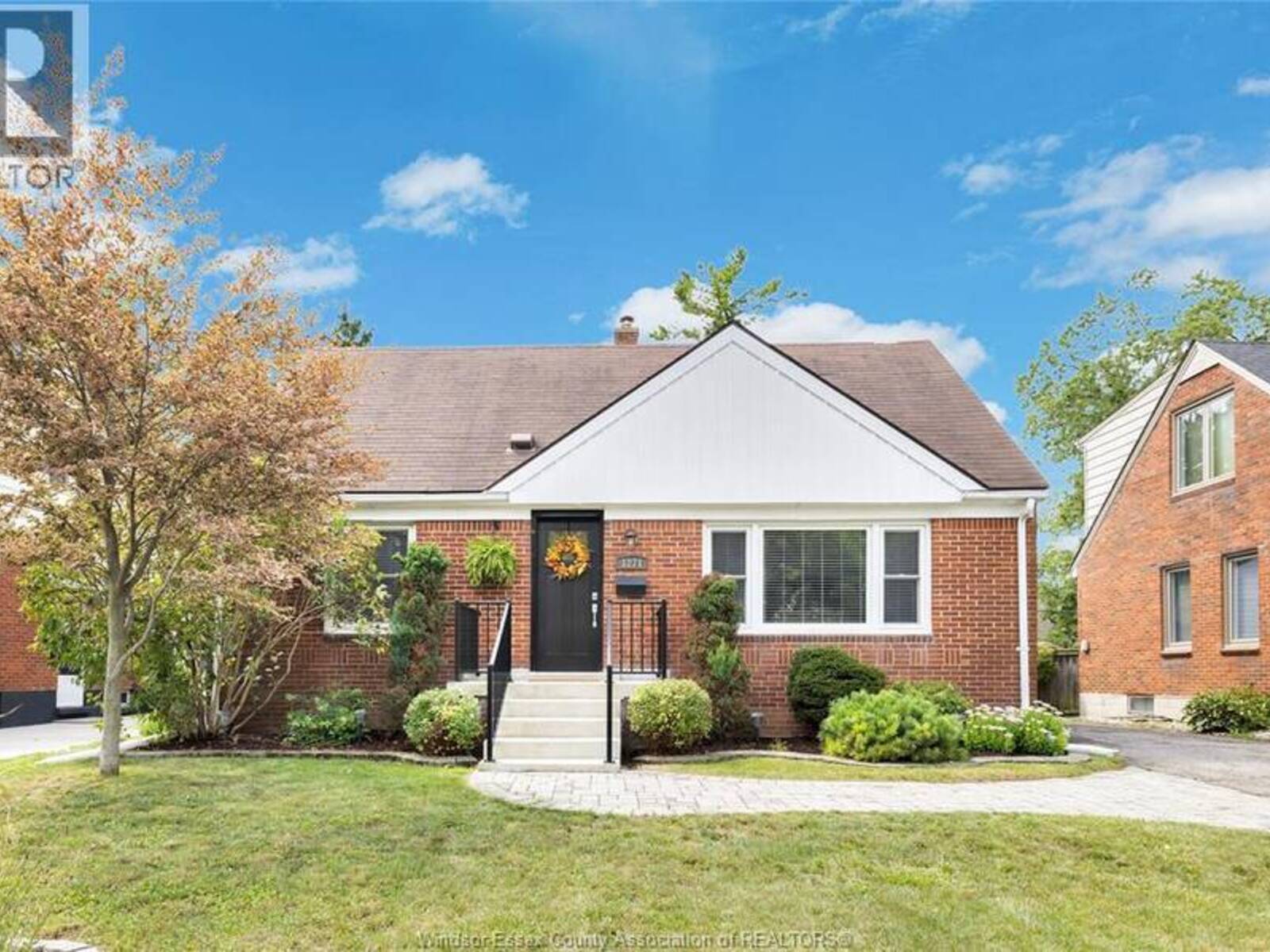 1271 BELLE ISLE VIEW BOULEVARD, Windsor, Ontario N8S 3G8