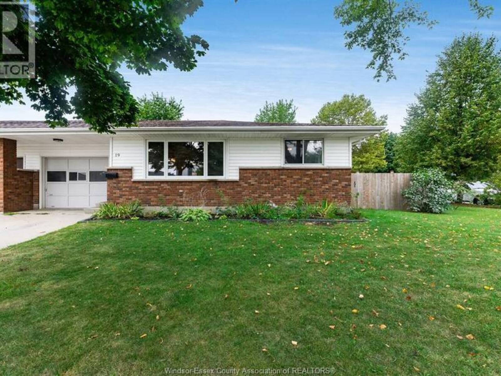 19 Rickway DRIVE, Leamington, Ontario N8H 2M3