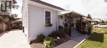 1047 ESDRAS AVENUE | Windsor Ontario | Slide Image Three