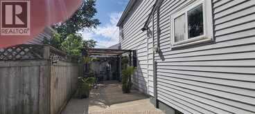 1047 ESDRAS AVENUE | Windsor Ontario | Slide Image Forty-seven