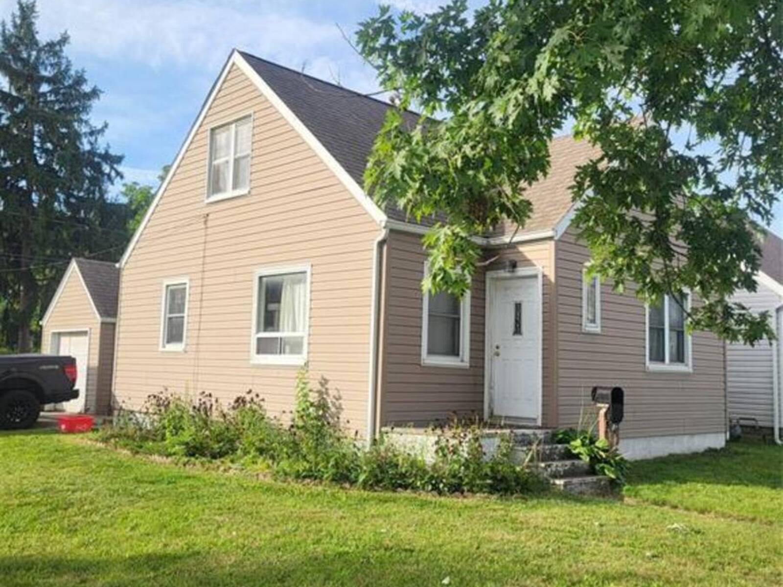 591 CHARLOTTE, Windsor, Ontario N8X 3A4