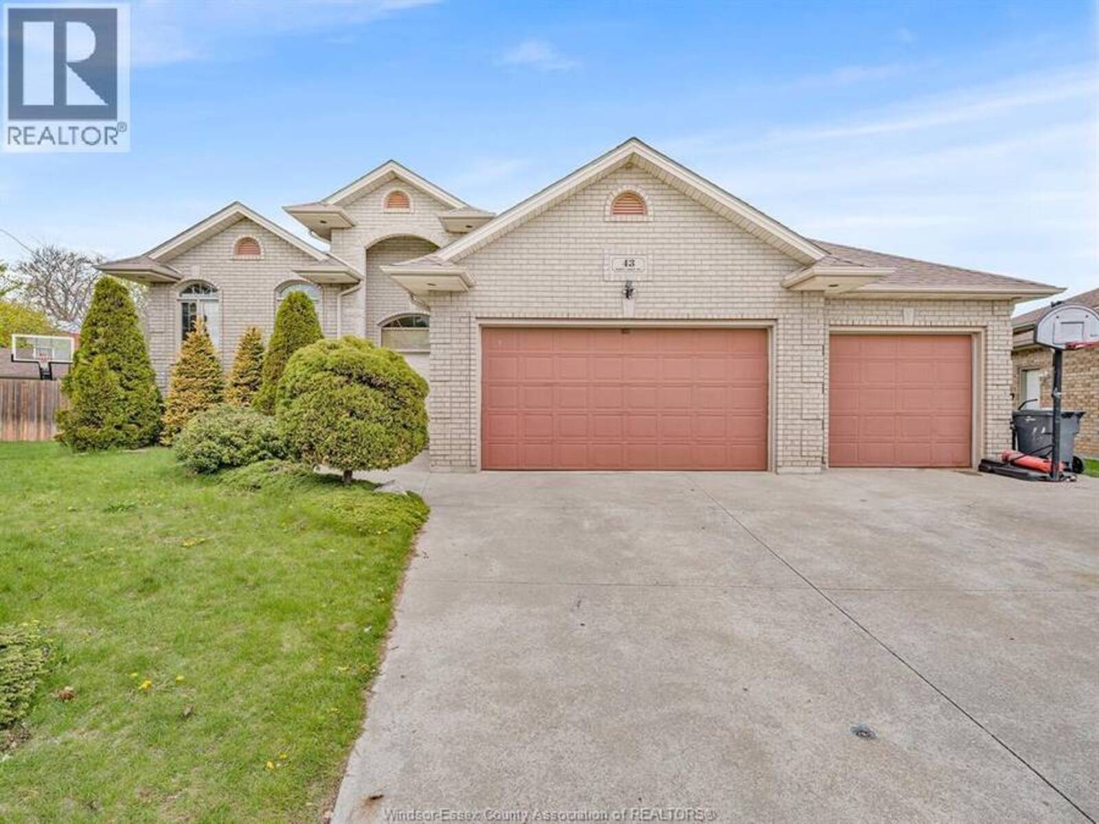 43 Sandy Lake DRIVE, Leamington, Ontario N8H 5K4