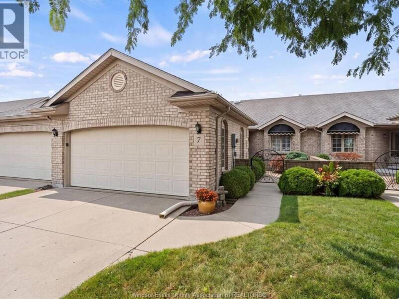 7 CHEROKEE LANE, Leamington, Ontario N8H 5H8