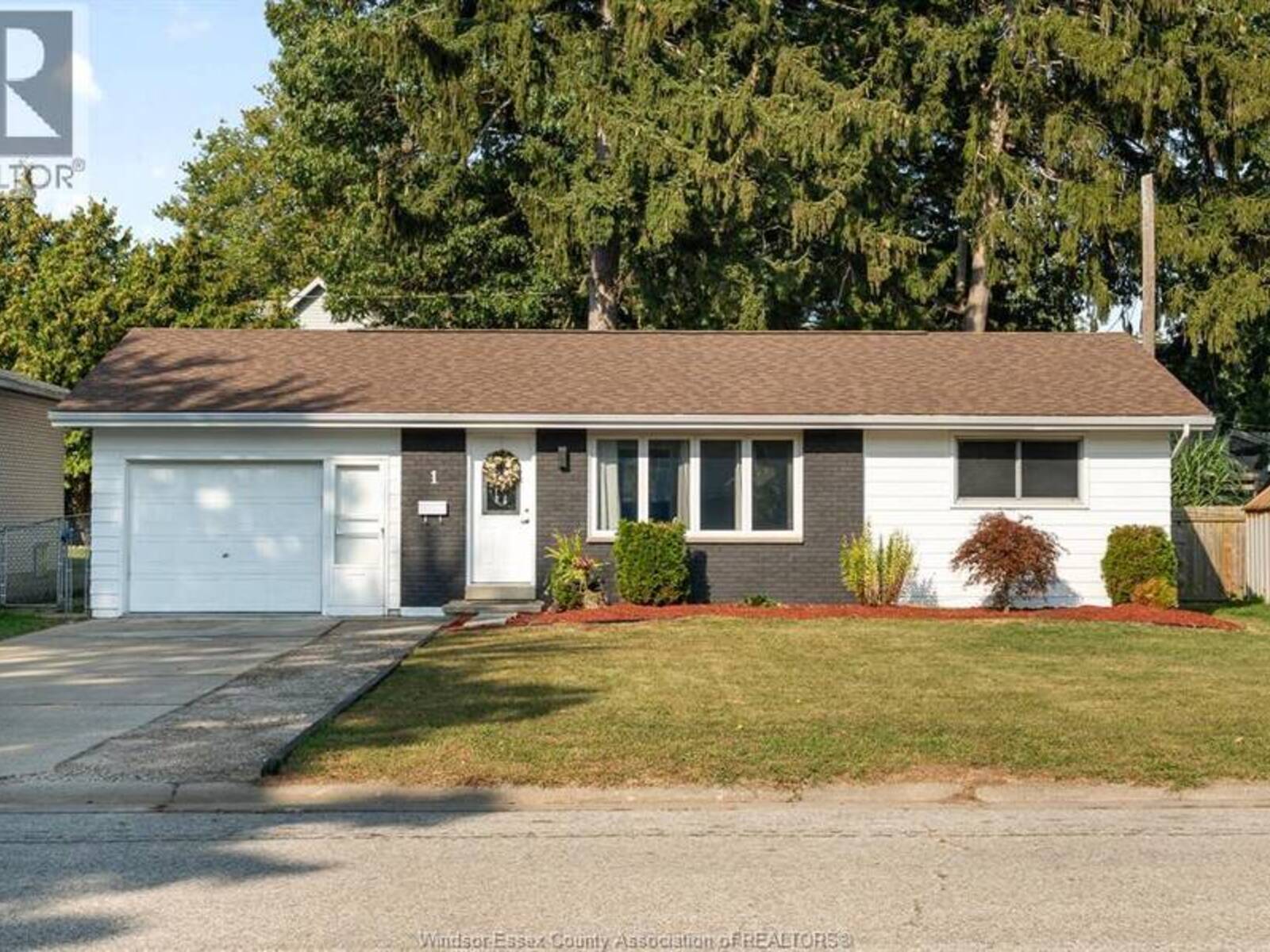 1 LONGFIELD LANE, Leamington, Ontario N8H 2R8