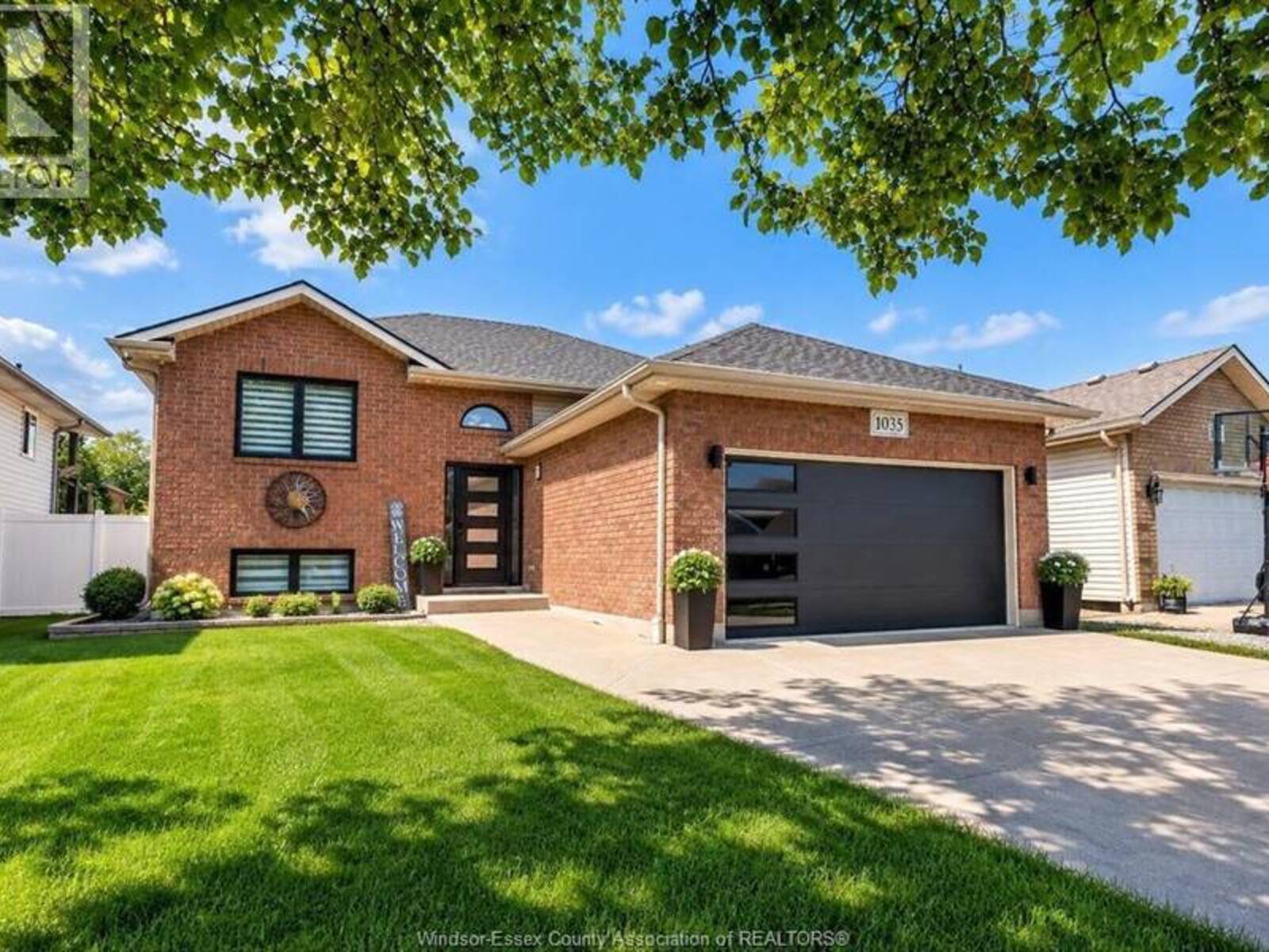 1035 TREVERTON CRESCENT, Windsor, Ontario N8P 1K2