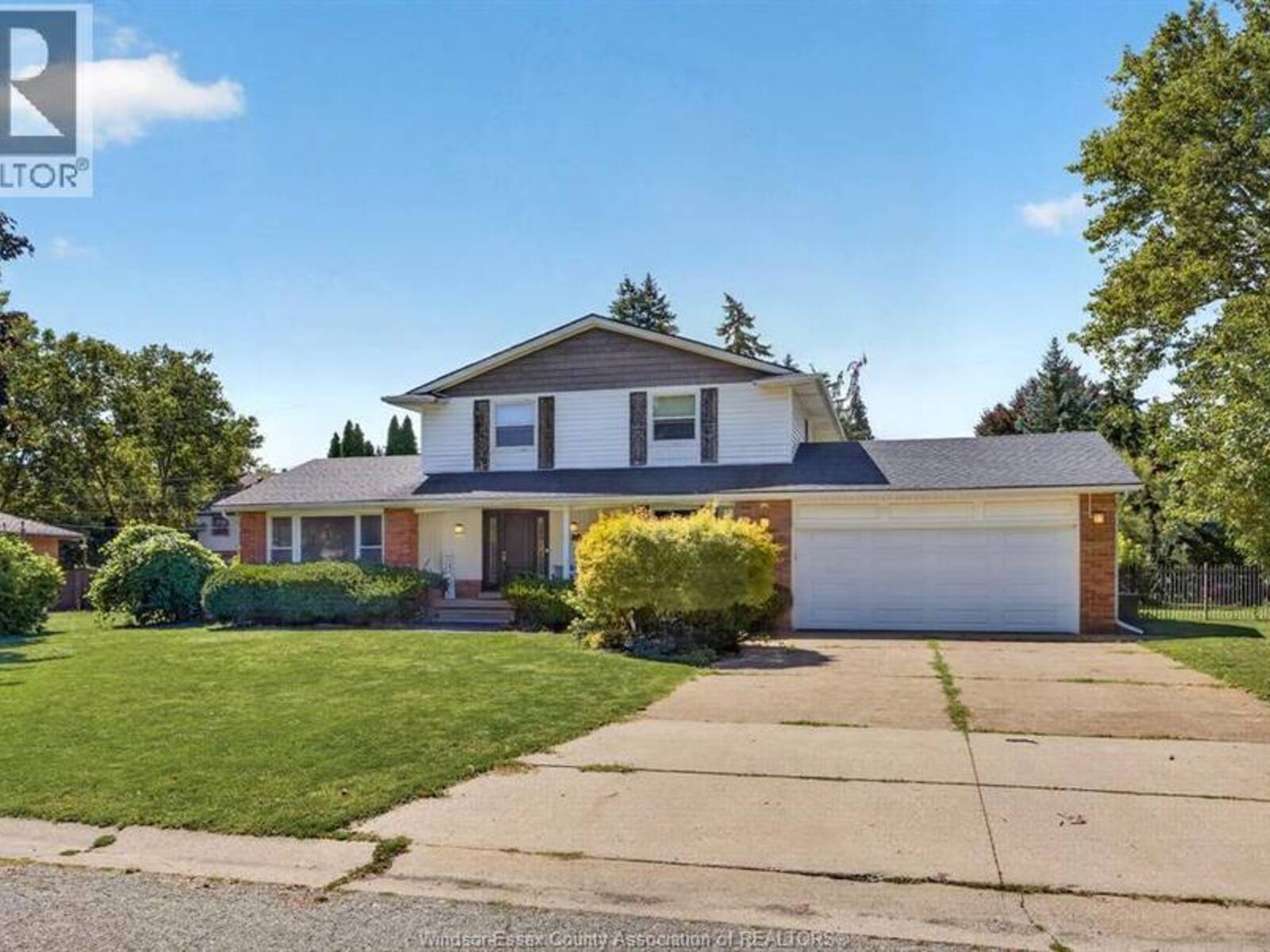 2477 MARK AVENUE, Windsor, Ontario N9E 2W2