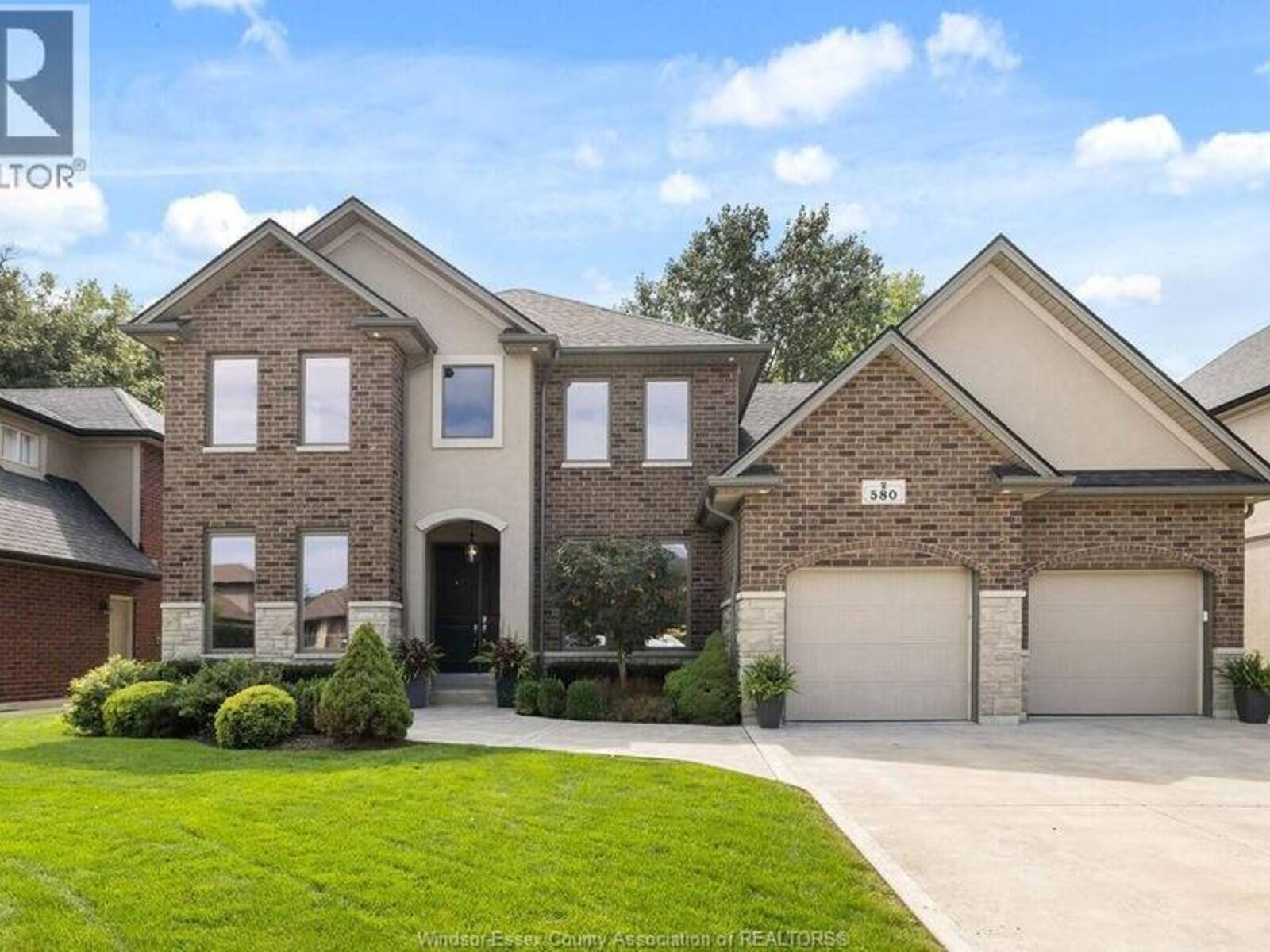 580 HERDMAN, LaSalle, Ontario N9J 3Y3