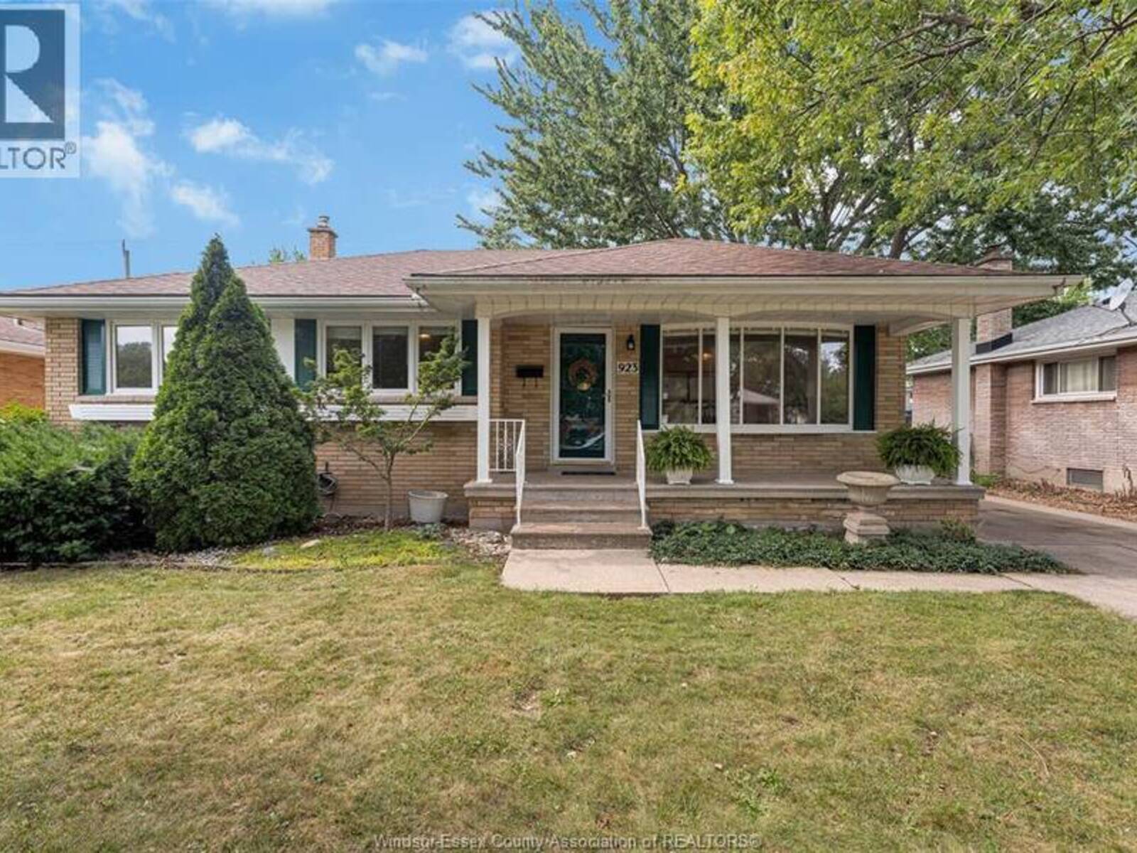 923 GREENDALE DRIVE, Windsor, Ontario N8S 4B2