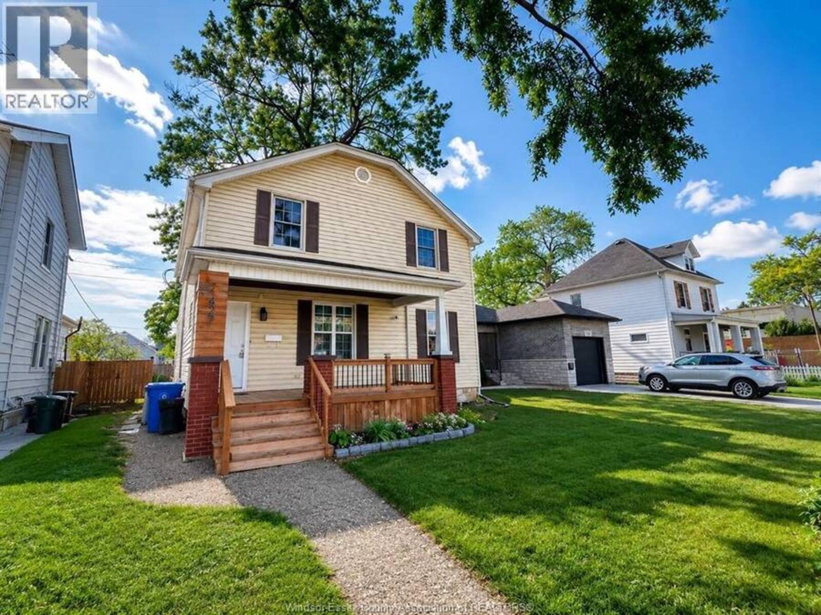 427 CAMERON, Windsor, Ontario N9B 1Y9
