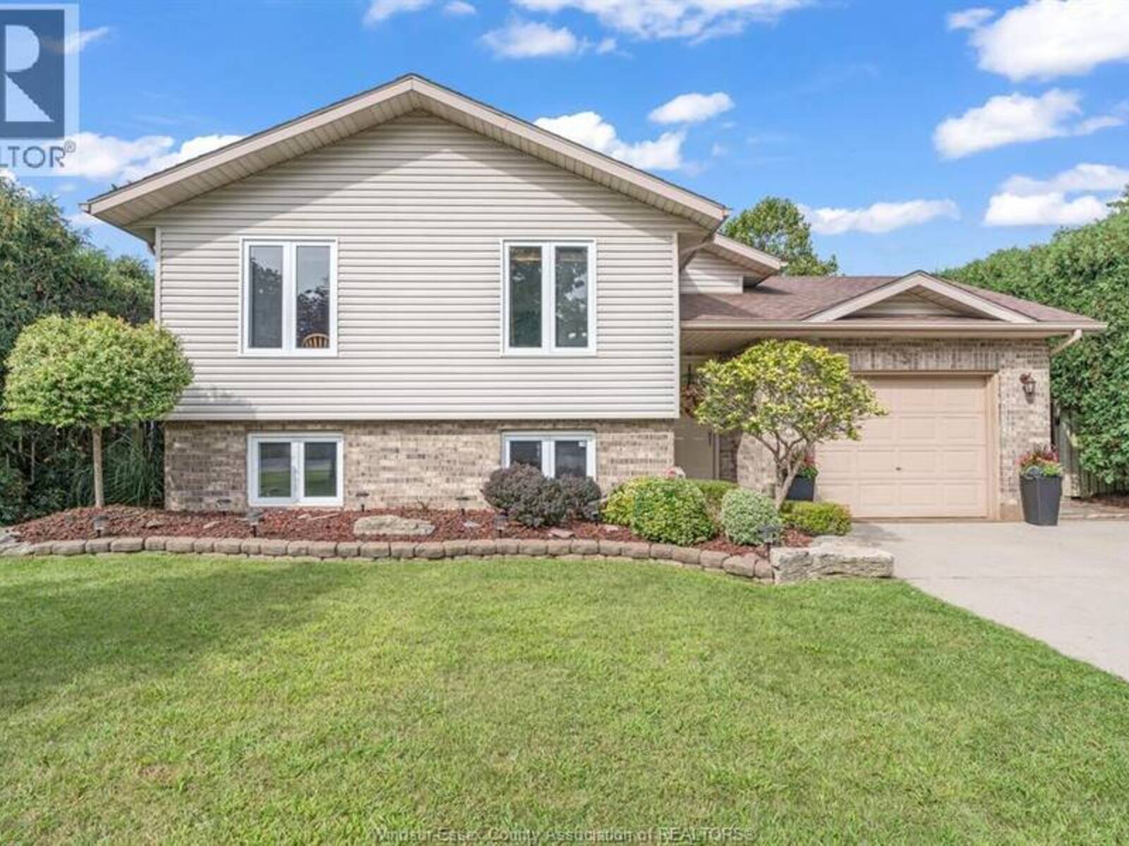 3 Carter AVENUE, Leamington, Ontario N8H 5E1