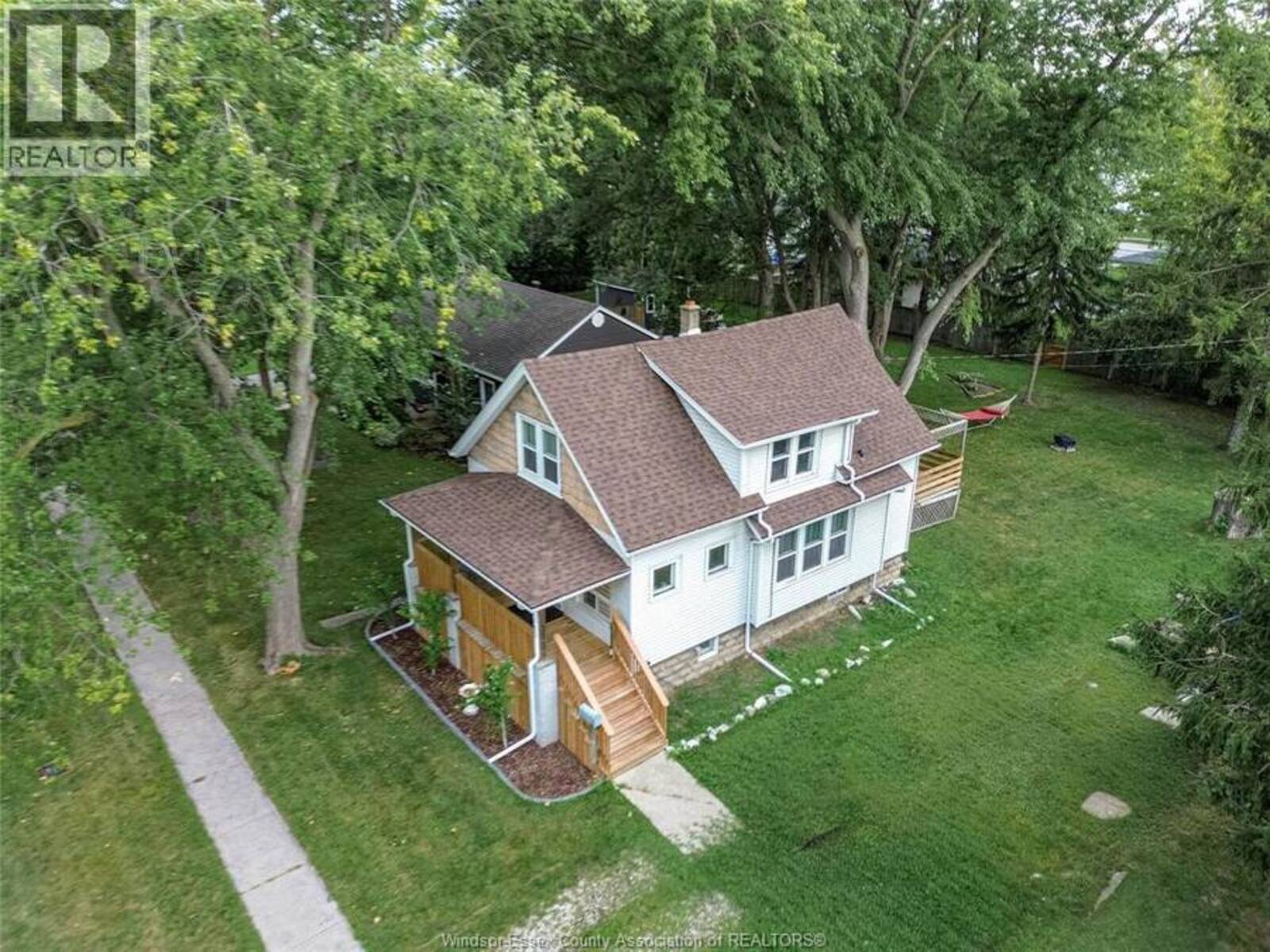 135 MAPLE AVENUE, LaSalle, Ontario N9J 1N7