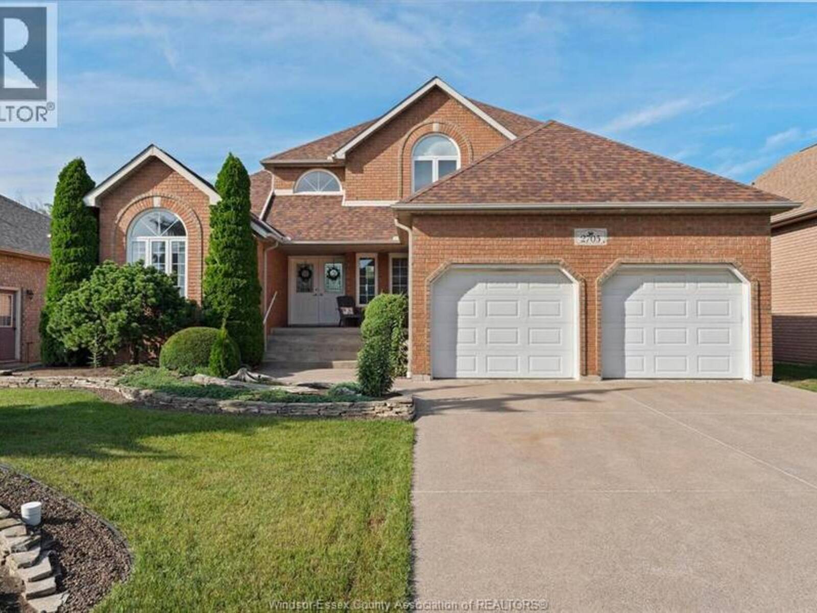 2705 LOMBARDY CRESCENT, LaSalle, Ontario N9H 2L7