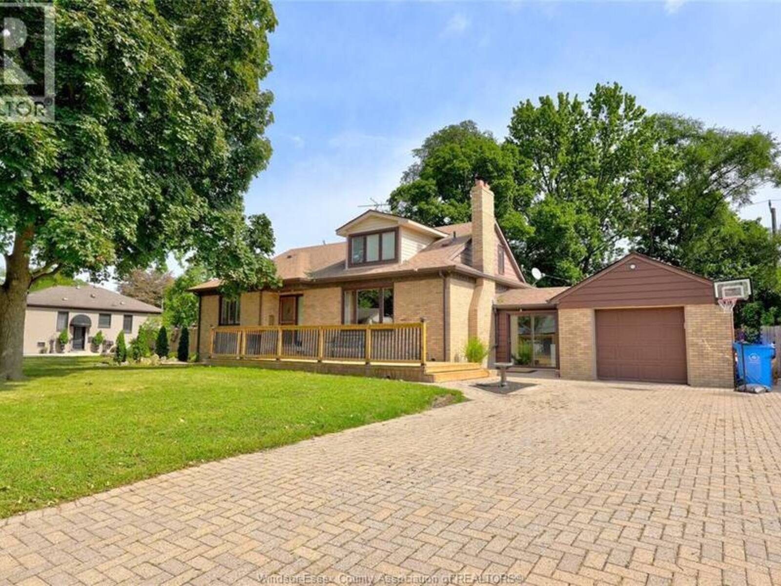 2574 BUCKINGHAM, Windsor, Ontario N8T 2B6