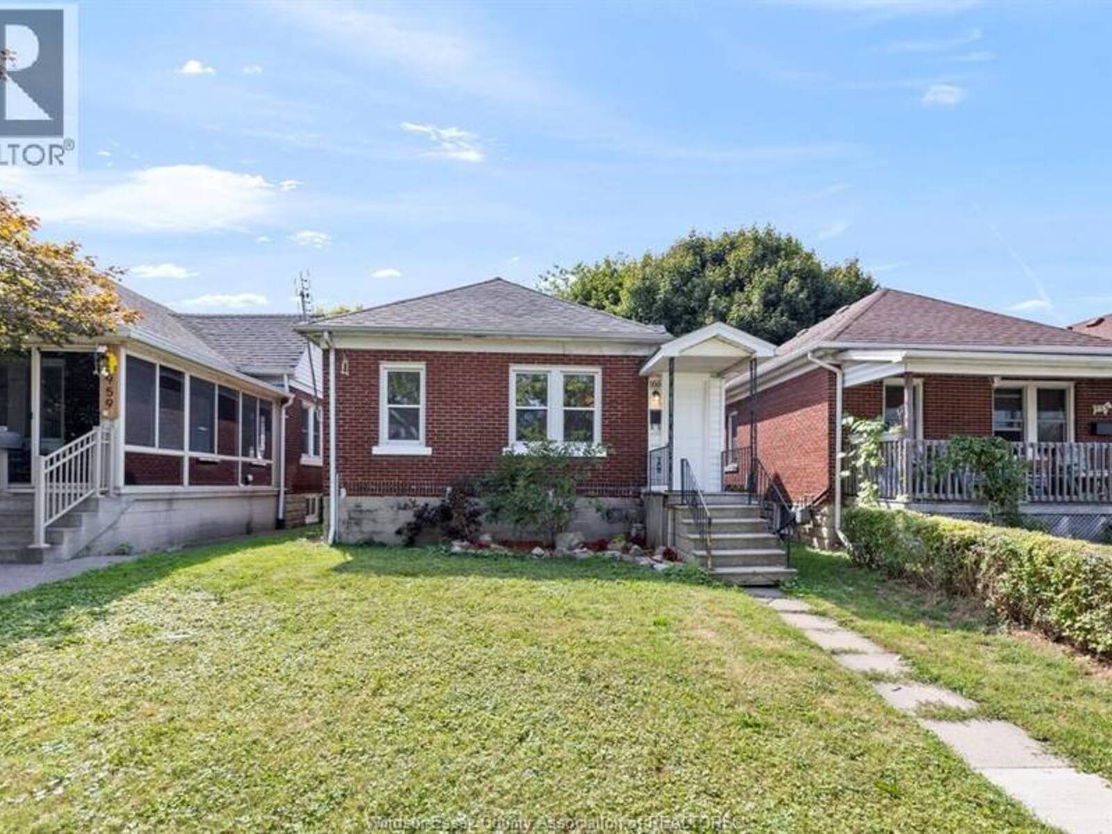 955 MCEWAN, Windsor, Ontario N9B 2G1