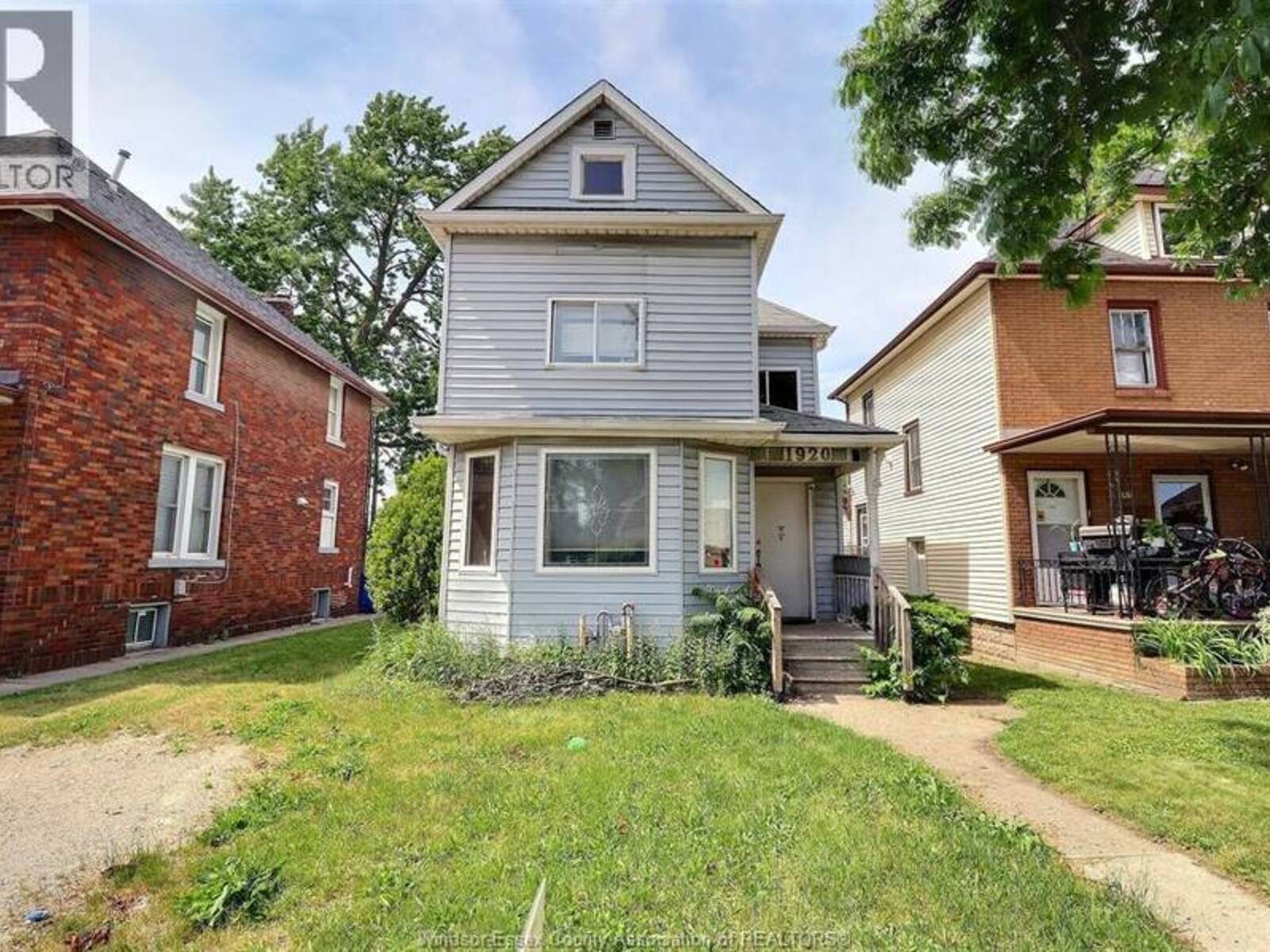 1920 UNIVERSITY AVENUE West, Windsor, Ontario N9B 1C8