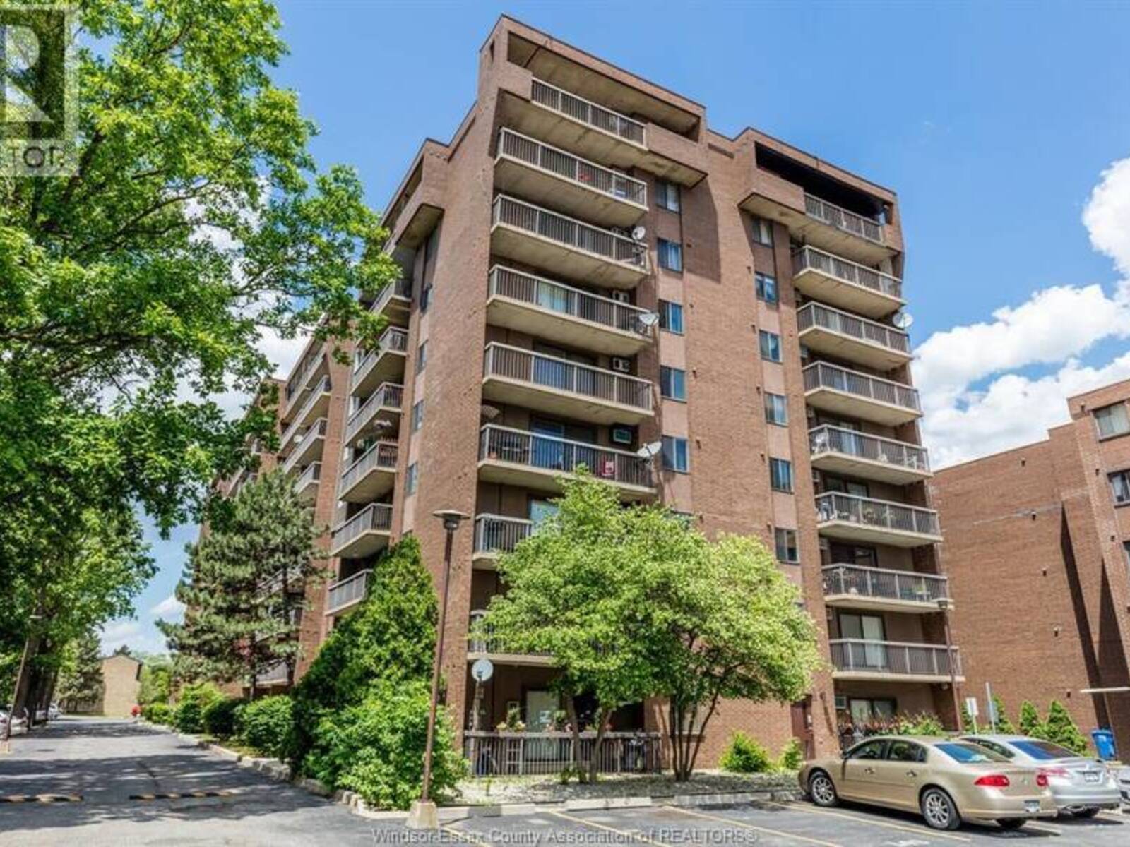 3936 WYANDOTTE STREET East Unit# 407, Windsor, Ontario N8Y 4V1