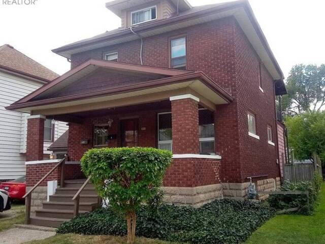 427 GLADSTONE AVENUE Windsor Ontario, N9A 2P8 - 4 Bedrooms Waterfront Home For sale