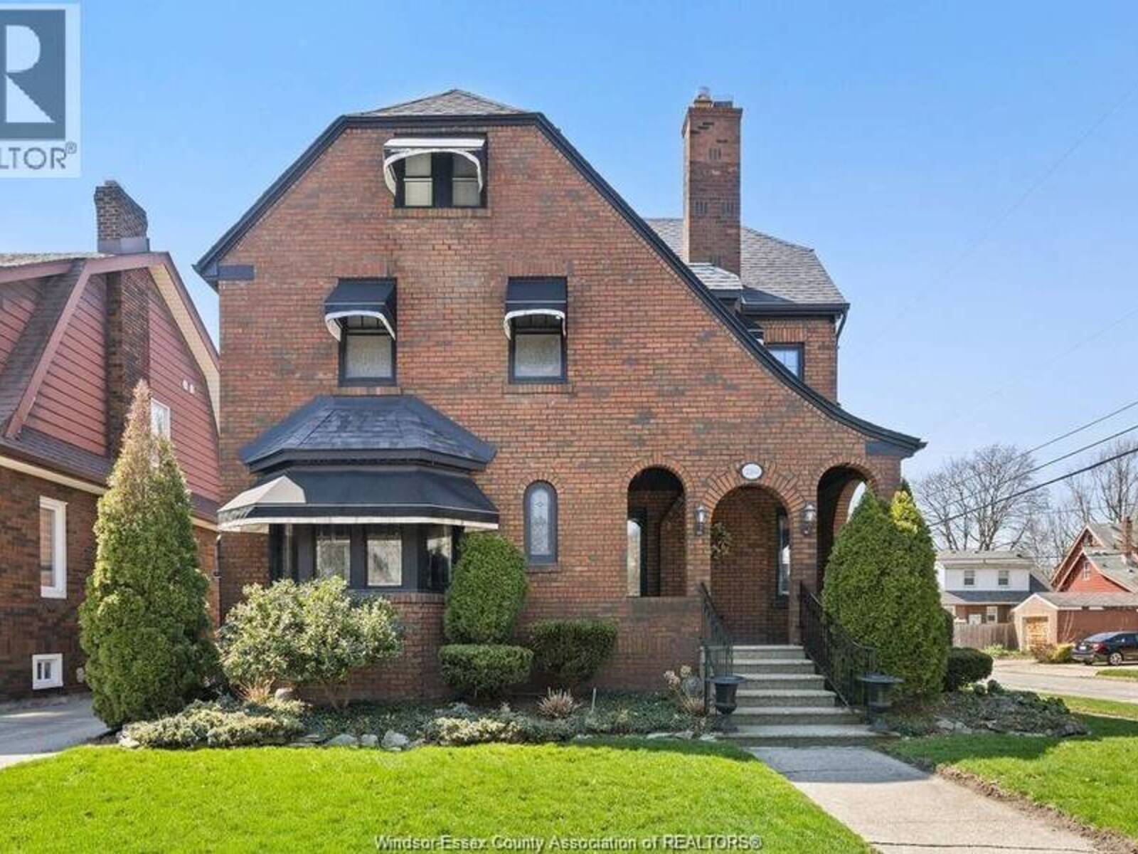 2203 VICTORIA, Windsor, Ontario N8X 1R2