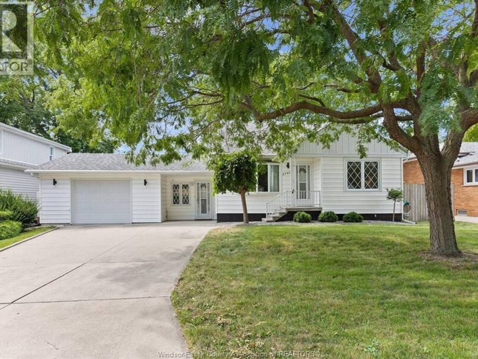 2761 NORMAN, Windsor, Ontario N8T 1T2