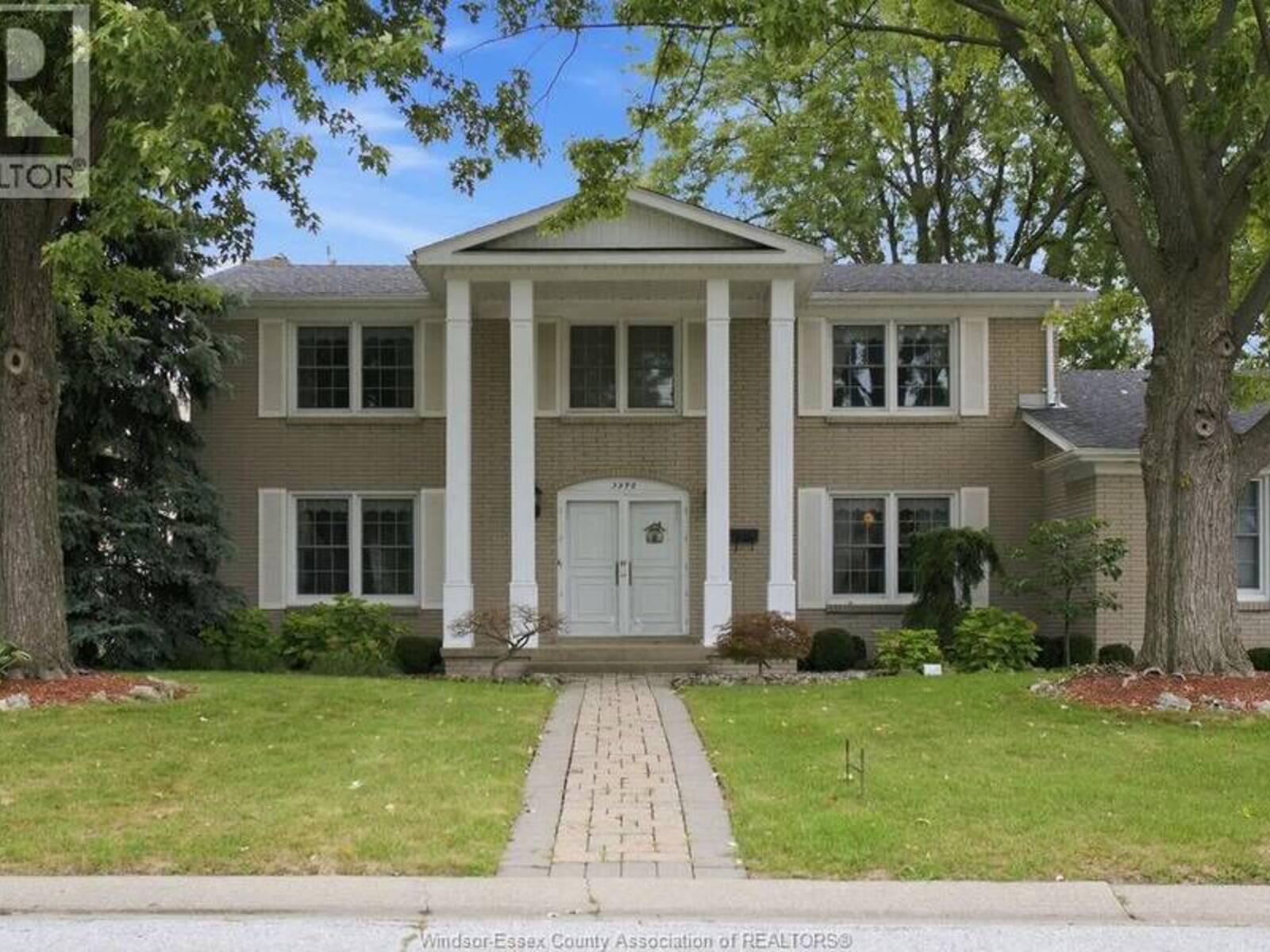 3590 HUNTINGTON AVENUE, Windsor, Ontario N9E 3M8