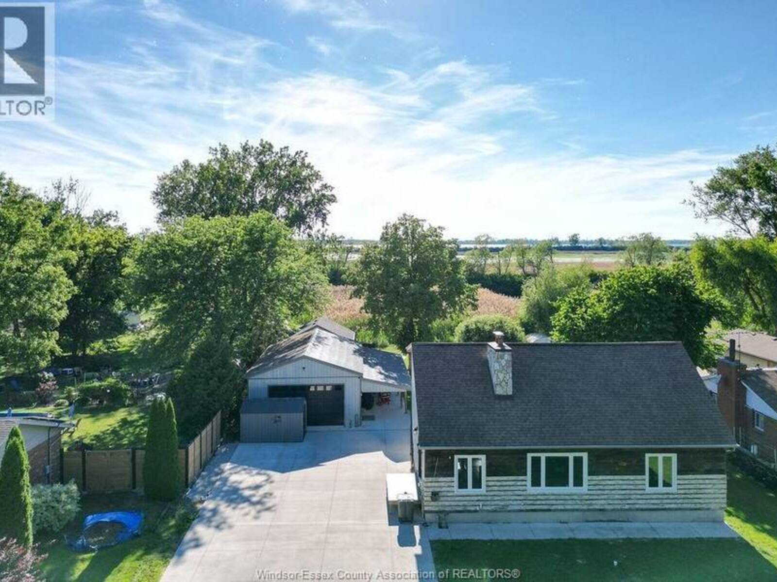 2040 FRONT ROAD North, Amherstburg, Ontario N9V 3R3