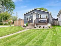 2402 Tourangeau Windsor Ontario, N8W 4N7