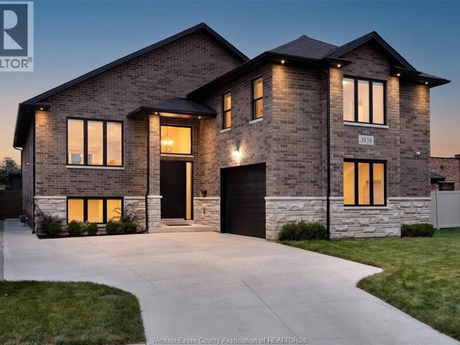 3838 RONALD AVE, Windsor, Ontario N9G 1N3