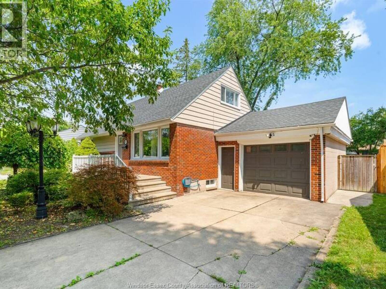 3070 DANDURAND, Windsor, Ontario N9E 2E6