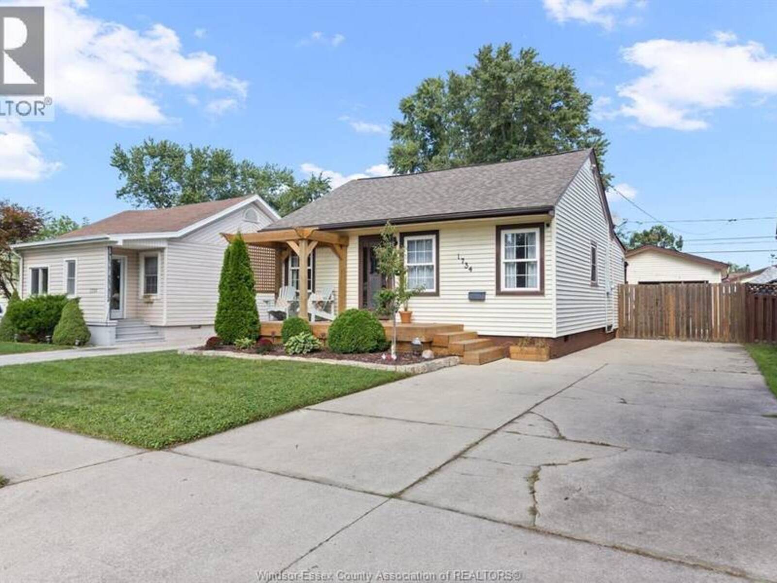 1734 WESTCOTT, Windsor, Ontario N8Y 4C9