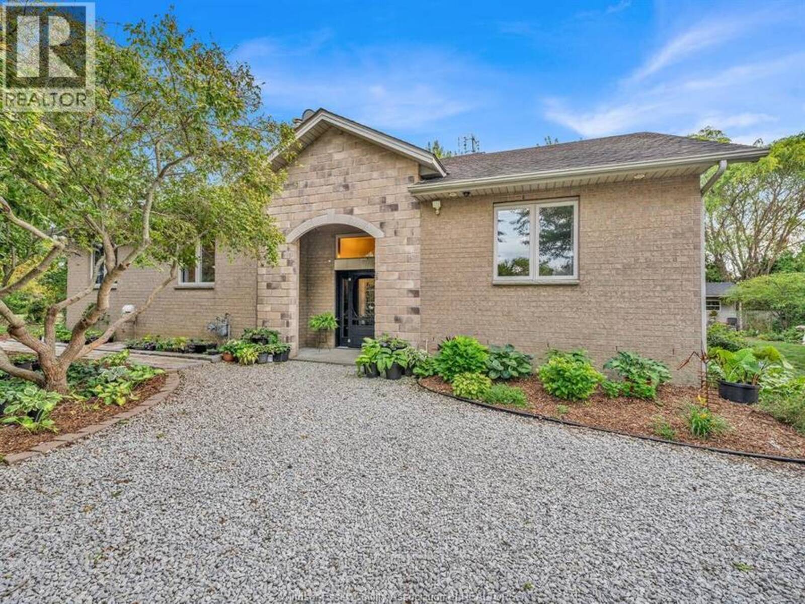 15461 COUNTY RD 8, Essex, Ontario N0R 1L0