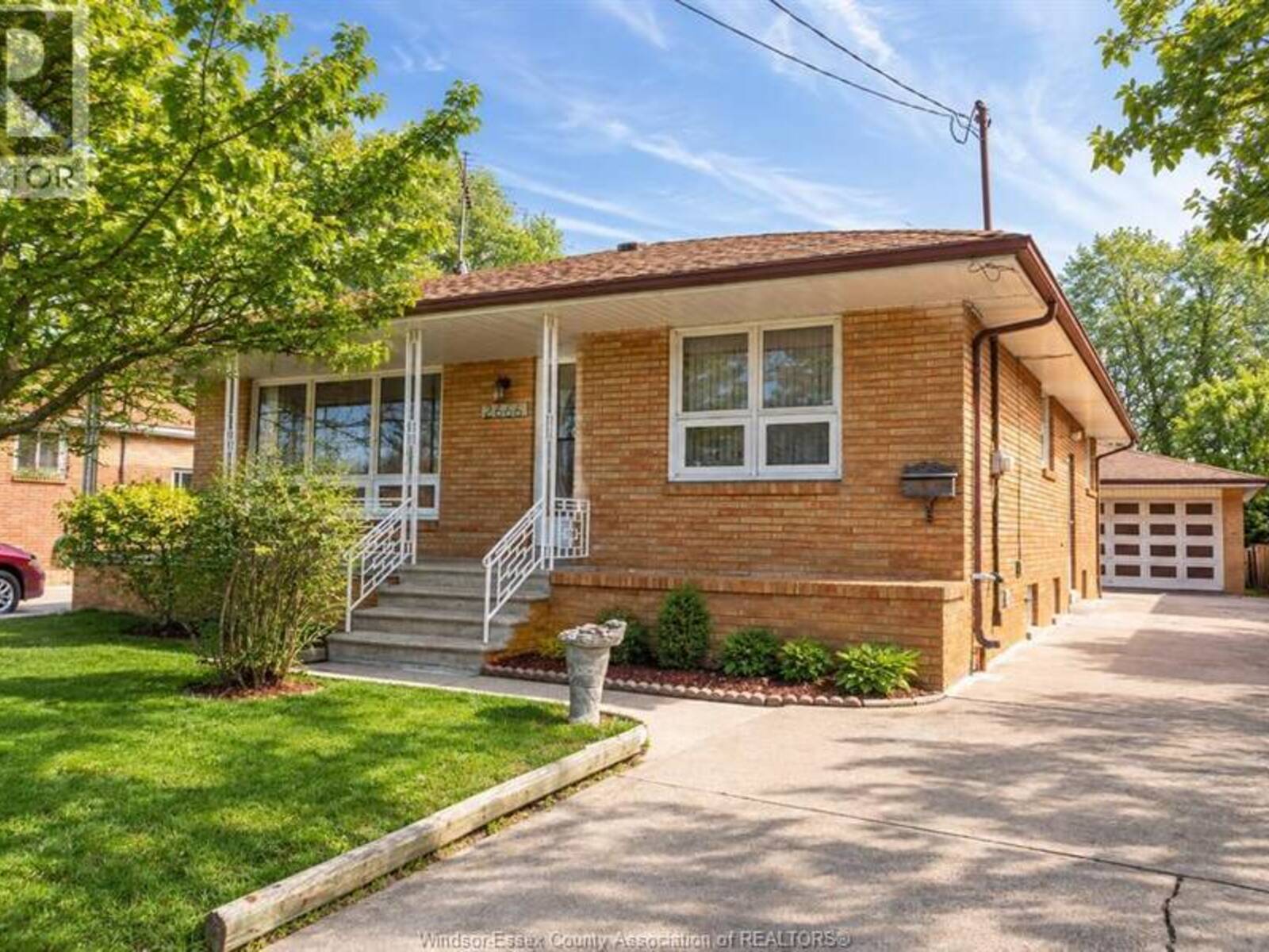 2666 JOS ST. LOUIS, Windsor, Ontario N8T 2M6
