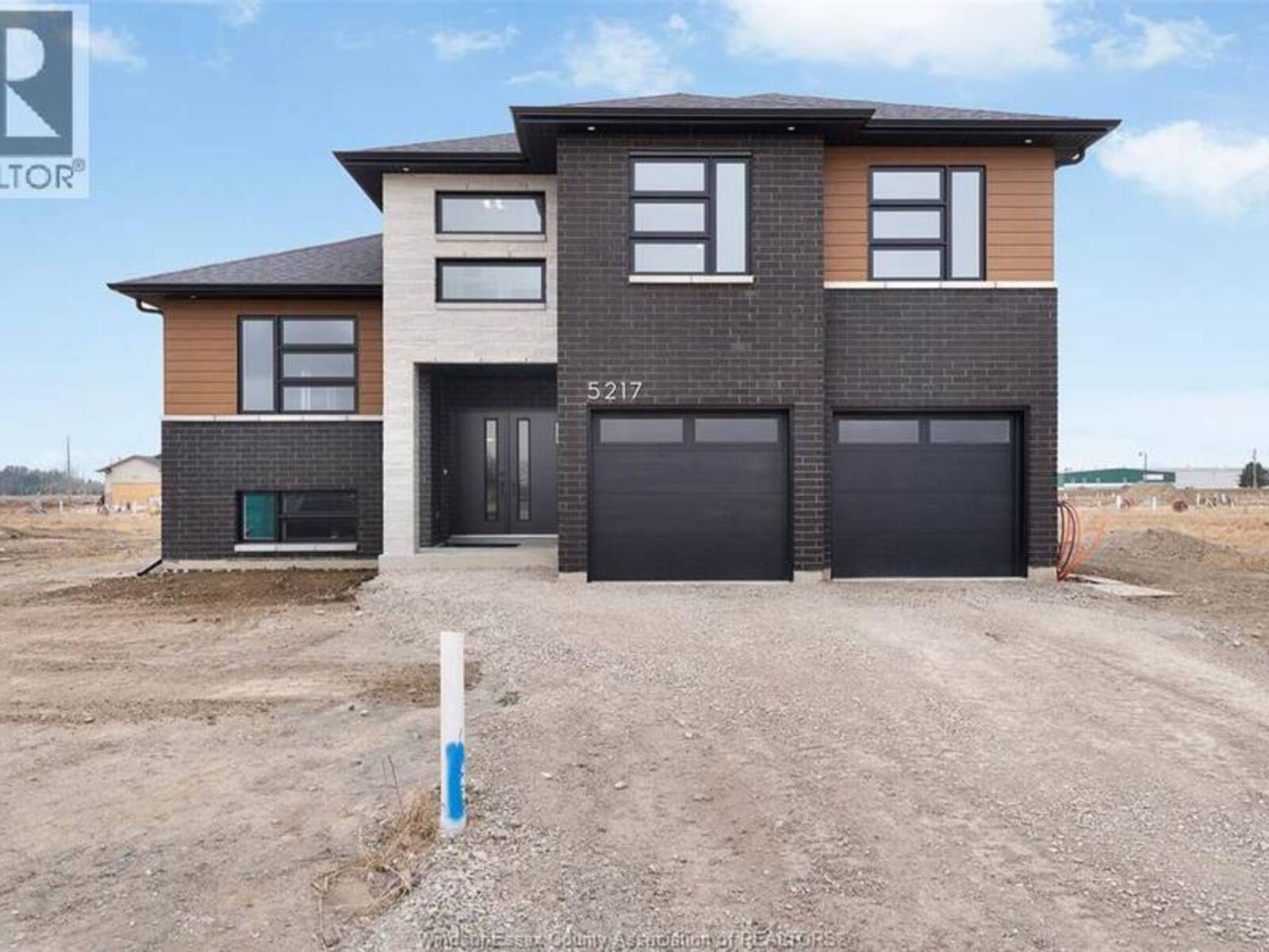 2410 PARTINGTON, Windsor, Ontario N9E 0A8