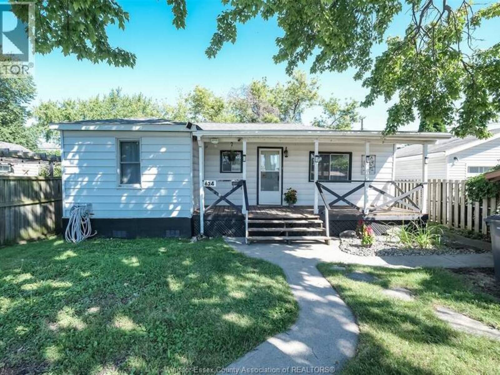 624 CHARLES, Windsor, Ontario N8X 3G5