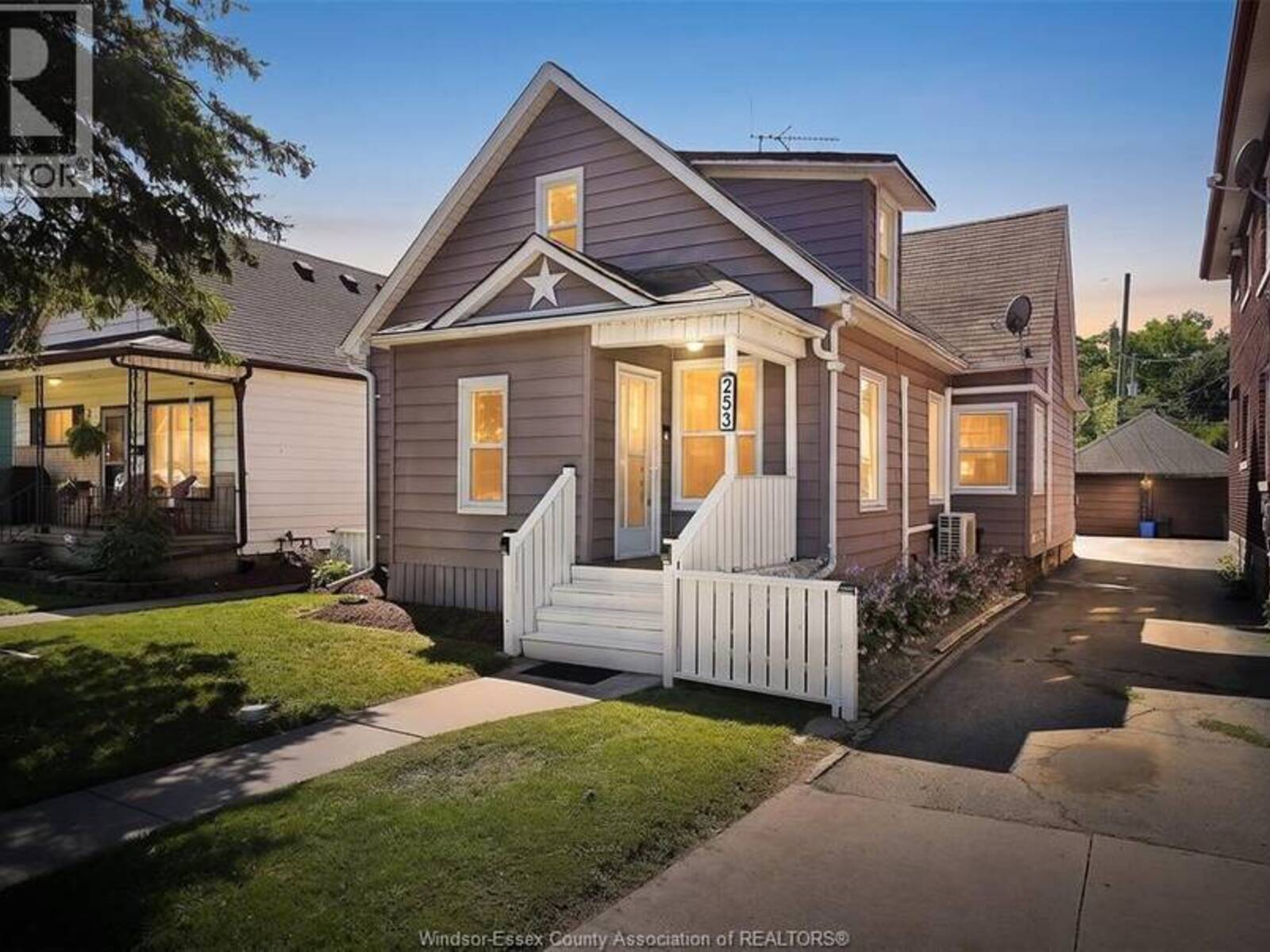 253 PIERRE AVENUE, Windsor, Ontario N9A 2J6