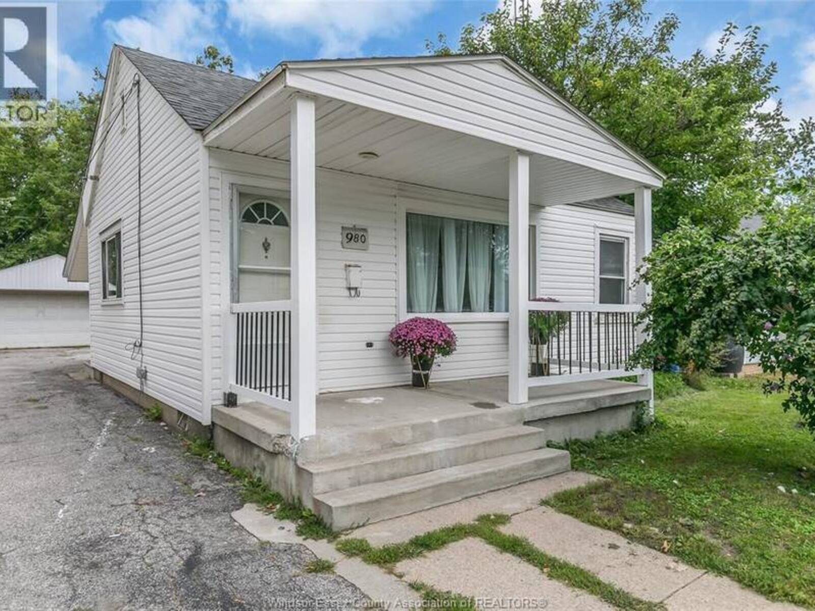 980 PARTINGTON AVENUE, Windsor, Ontario N9B 2P2