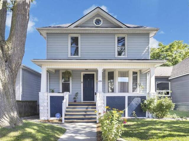 916 WINDSOR AVENUE Windsor Ontario, N9A 1K2 - 3 Bedrooms Home For Sale