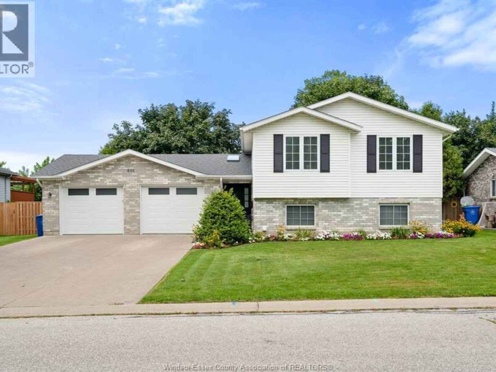 855 LAWNDALE AVENUE, Kingsville, Ontario N9Y 3S5