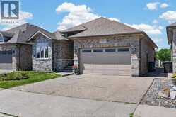 3945 ZANZIBAR CRESCENT | Windsor Ontario | Slide Image Four