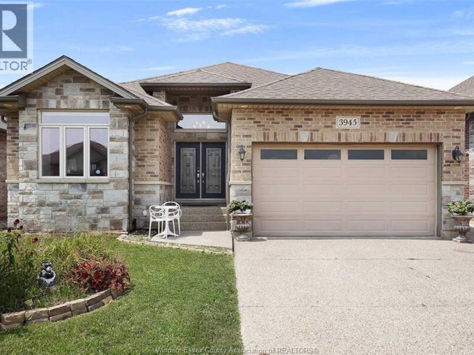 3945 ZANZIBAR CRESCENT, Windsor, Ontario N9G 0A5