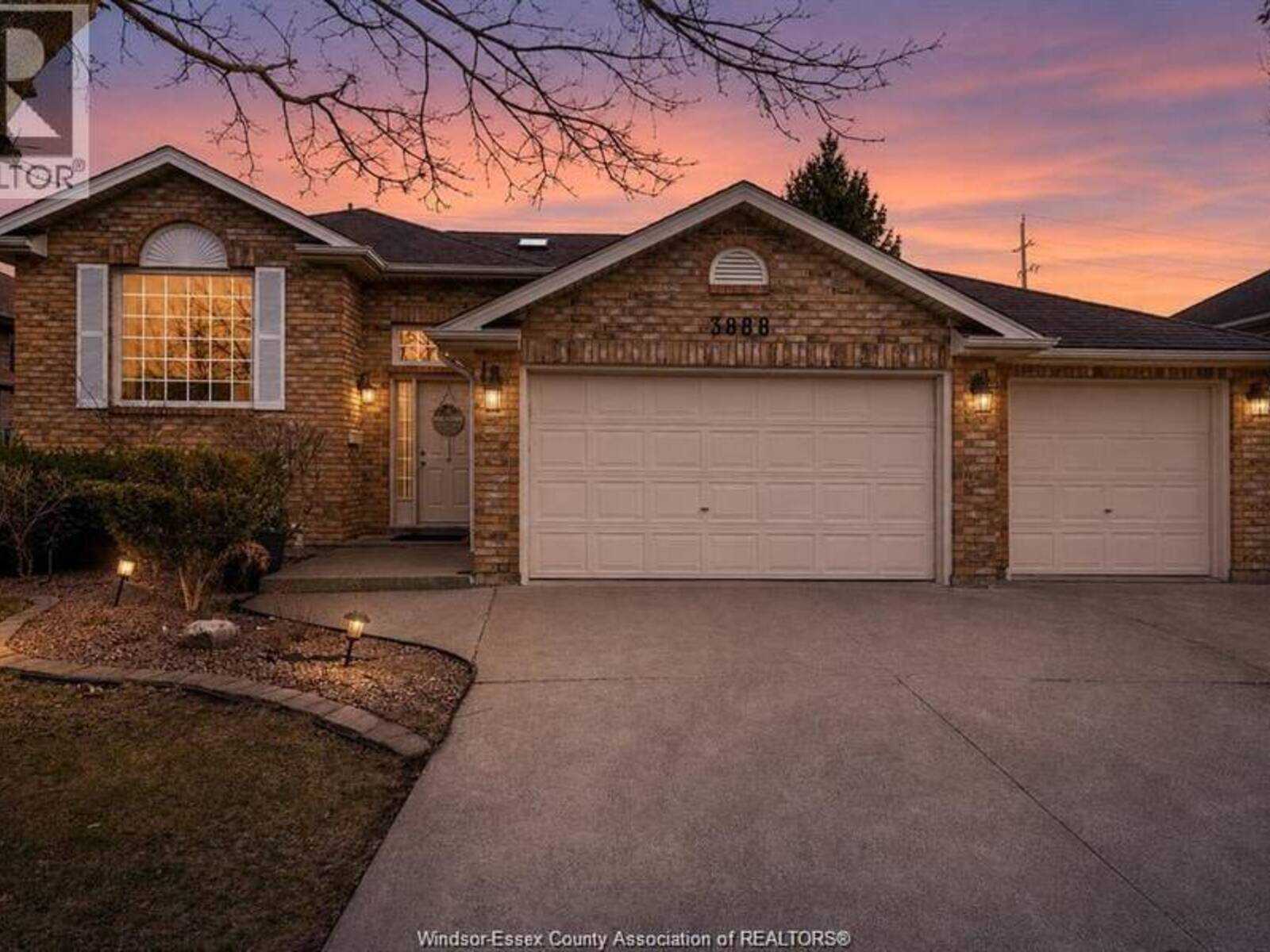 3888 ARISTOTLE CRESCENT, Windsor, Ontario N9G 2N9