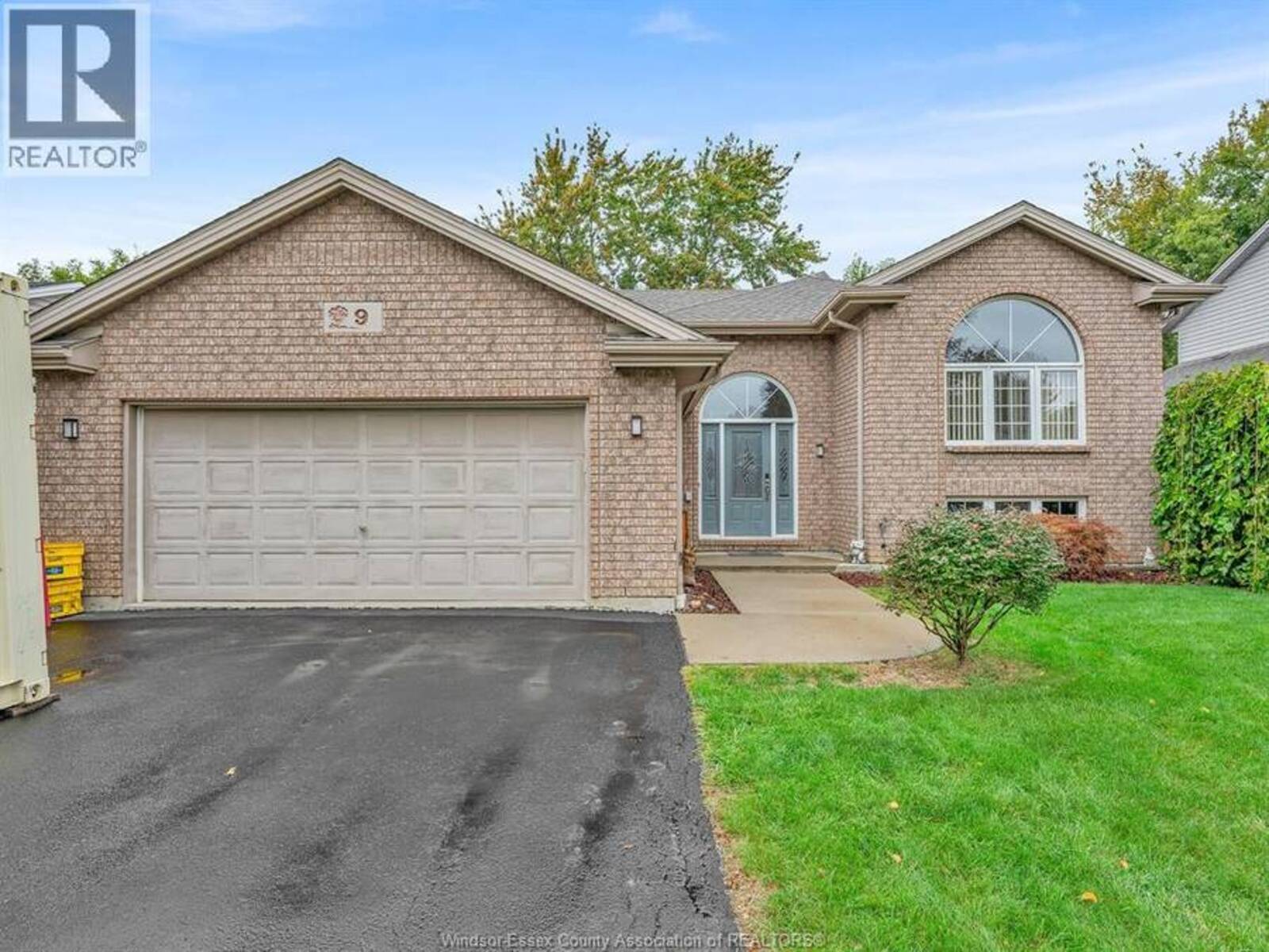 9 Lyle STREET, Cottam, Ontario N0R 1B0