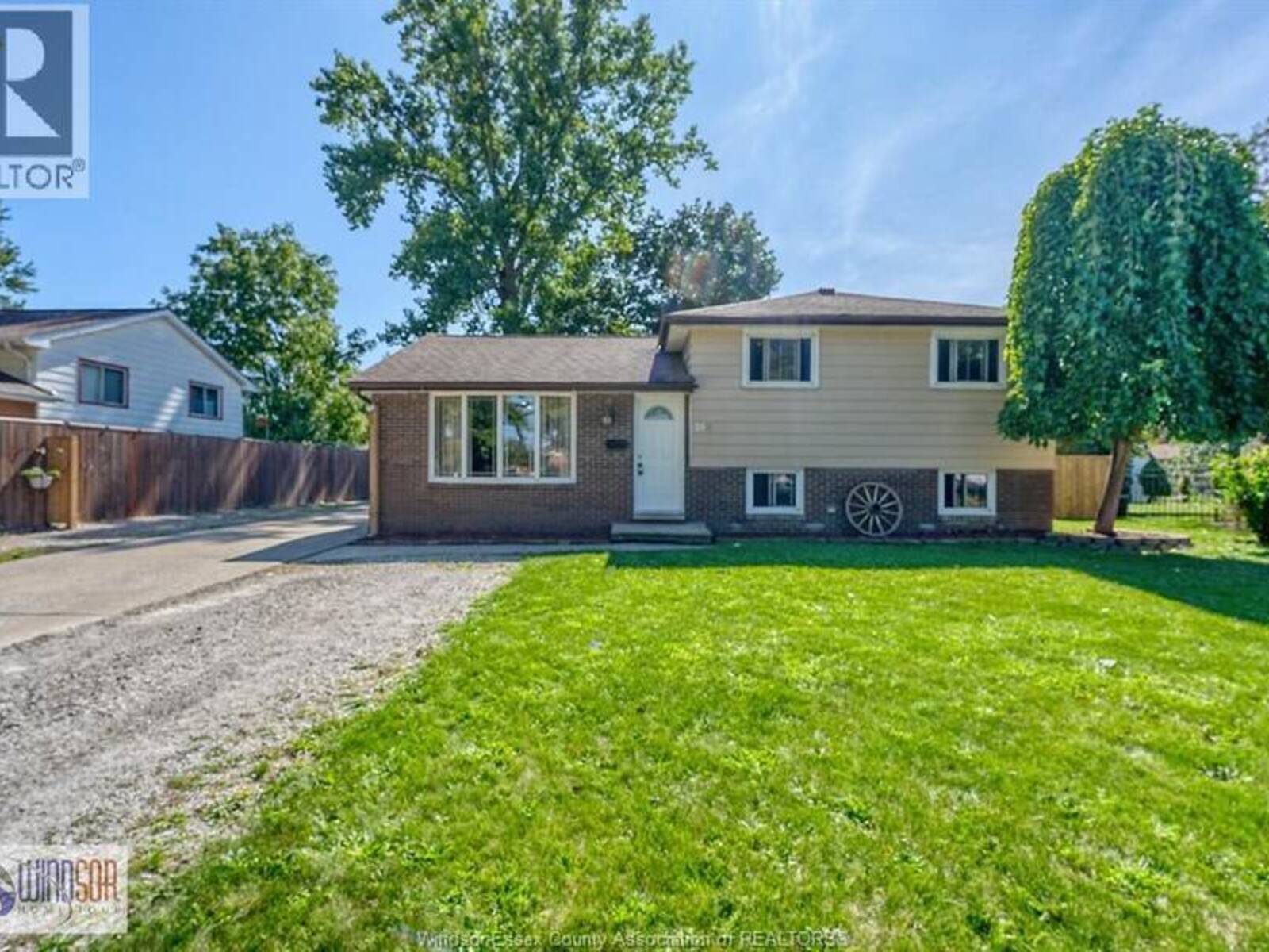 243 HAWTHORN, Amherstburg, Ontario N9V 1R9