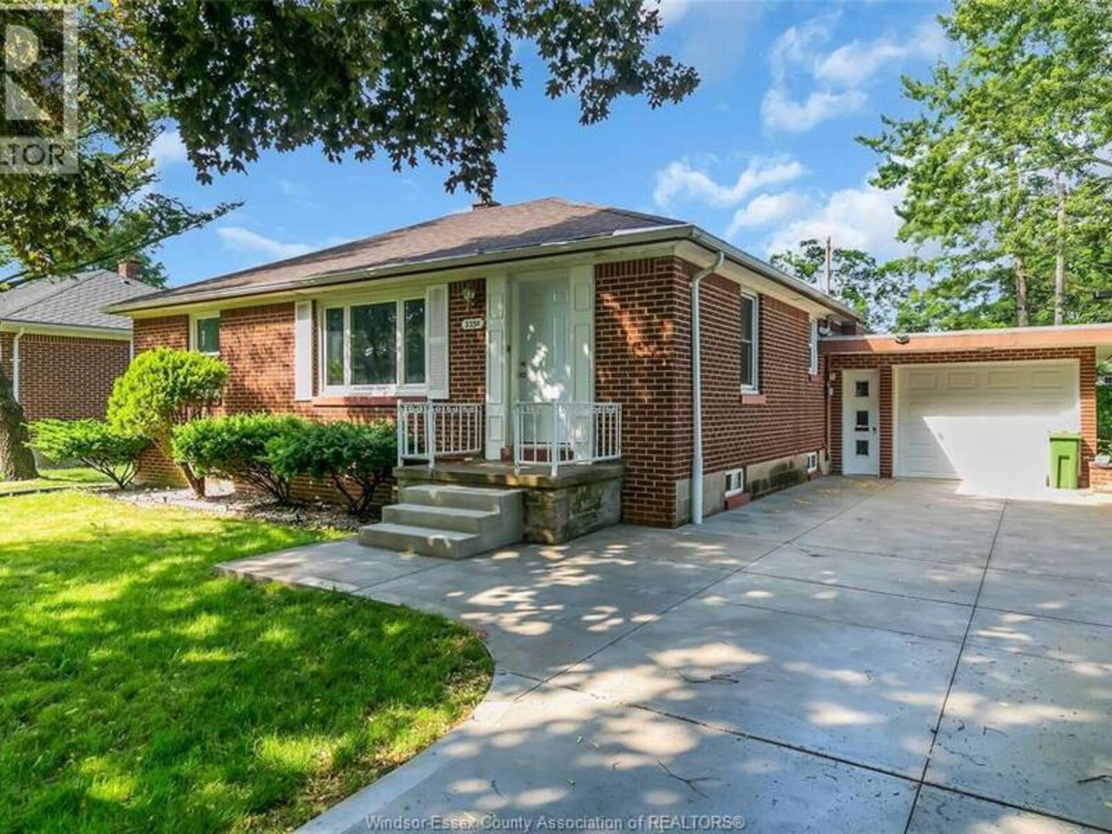 3331 LONGFELLOW, Windsor, Ontario N9E 2L7