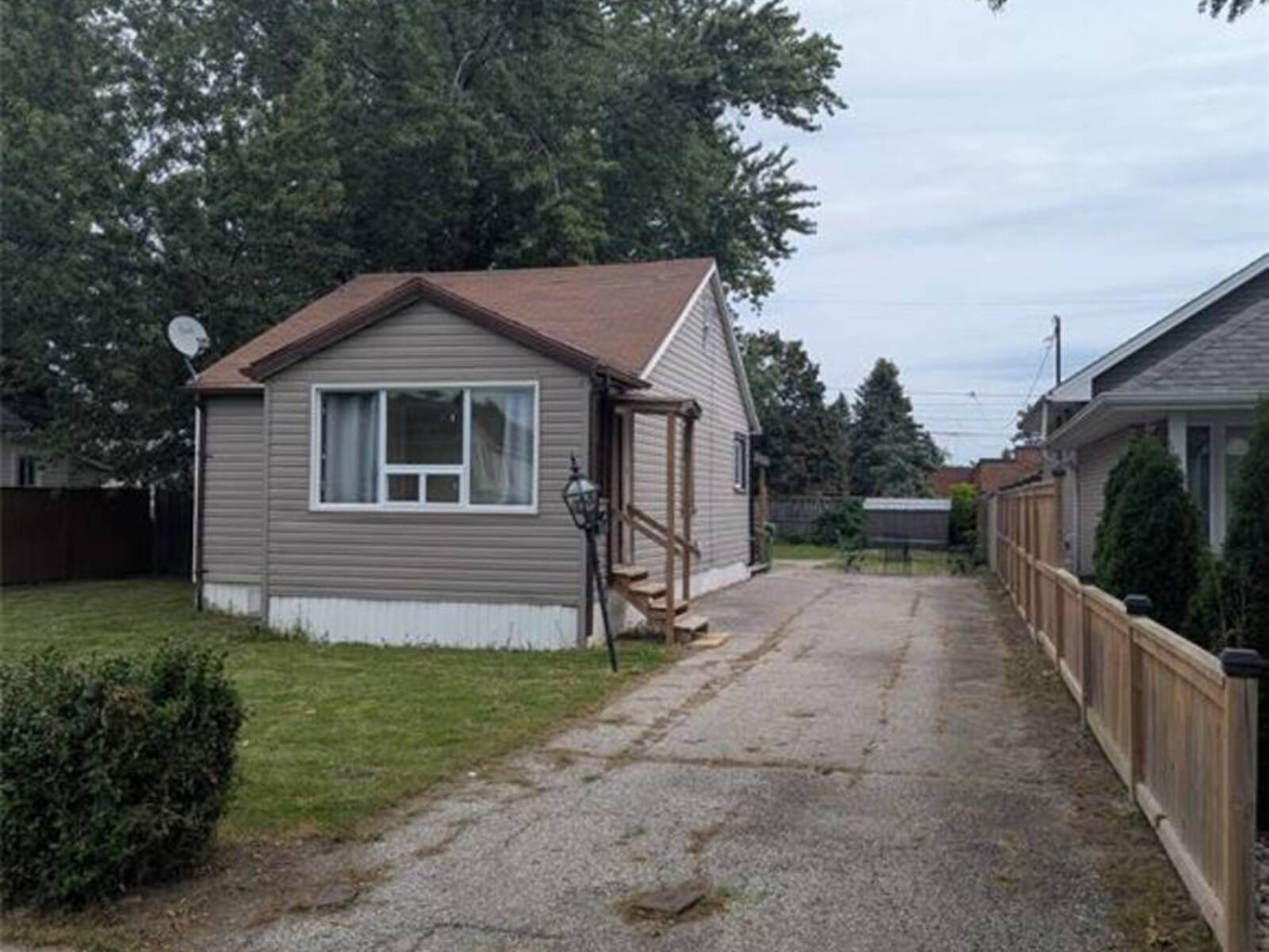 1018 FORD BOULEVARD, Windsor, Ontario N8S 2G1