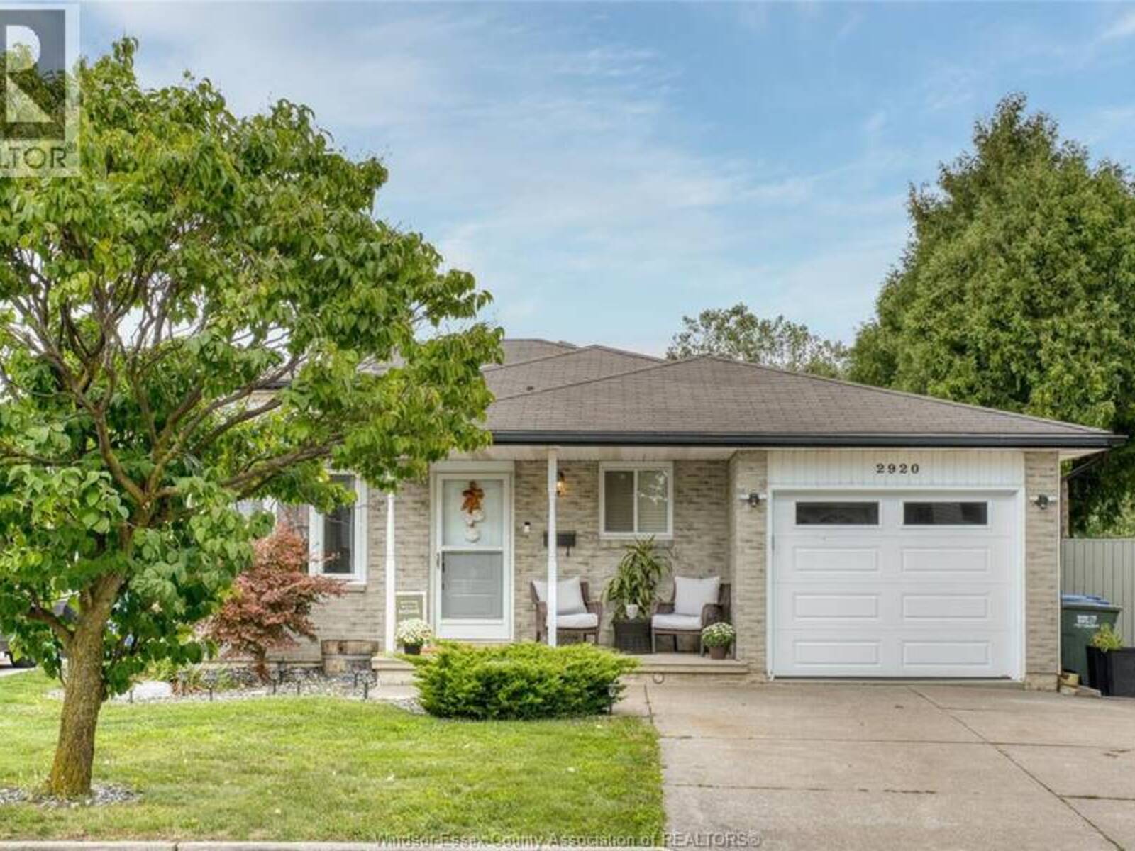 2920 ROBILLARD CRESCENT, Windsor, Ontario N8W 5L2
