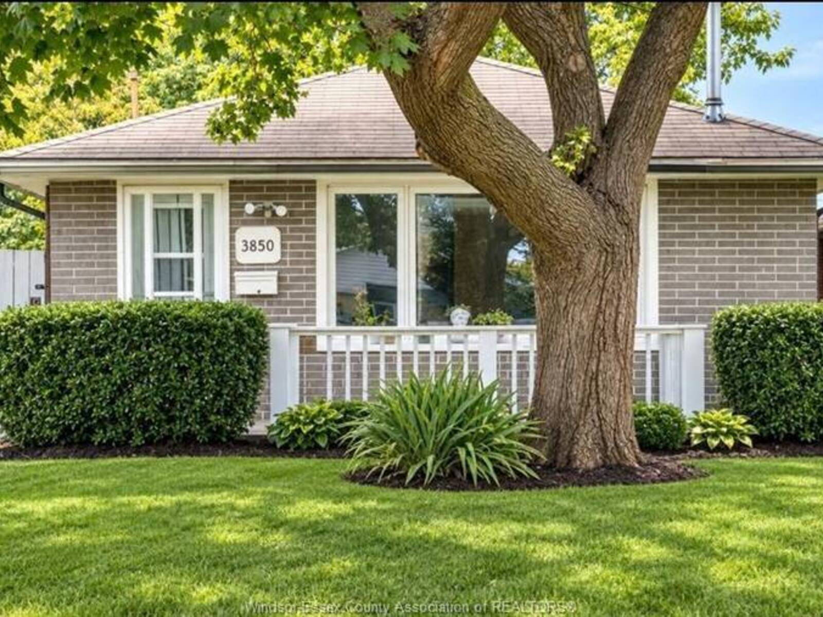 3850 REGINALD, Windsor, Ontario N8Y 2B1