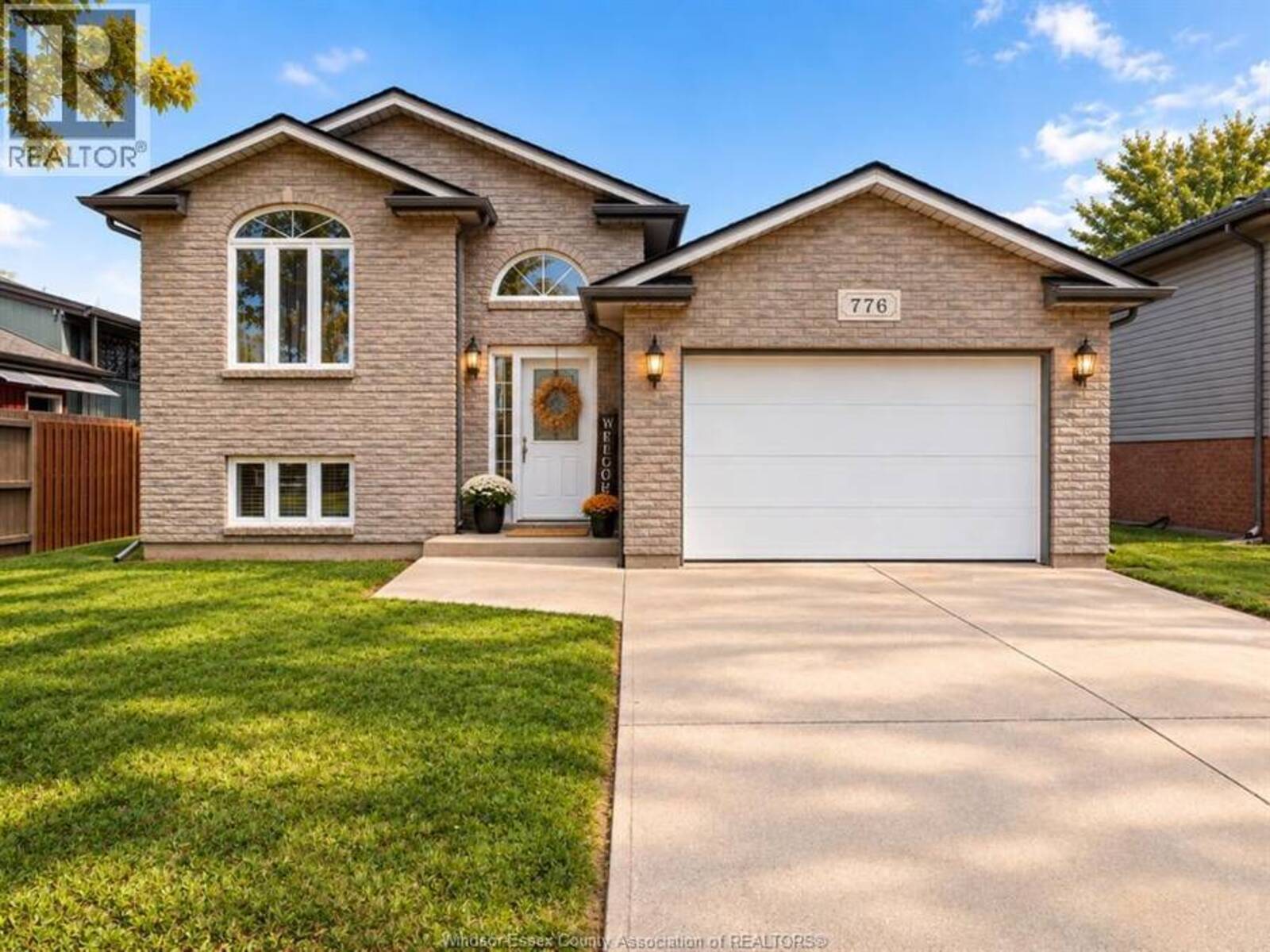 776 DYNASTY STREET, Windsor, Ontario N9G 2W2